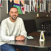 Soy graduado en Trabajo social. Soy comunicativo y empatico. Respetar los procesos de aprendizaje de cada persona es mi prioridad.